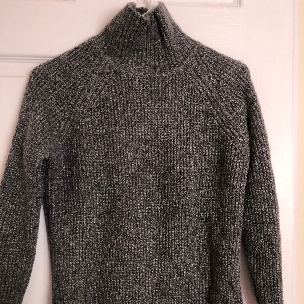 Banana Republic gray turtle neck sweater